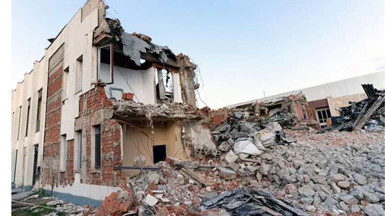 Building collapse (illustrative)