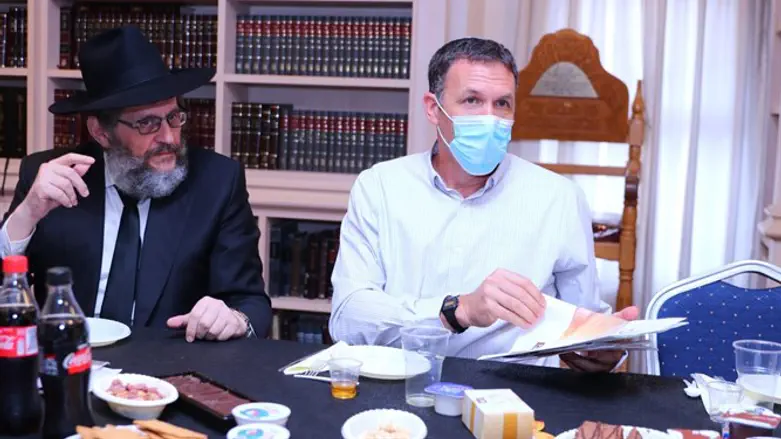 המפגש בכפר חב"ד