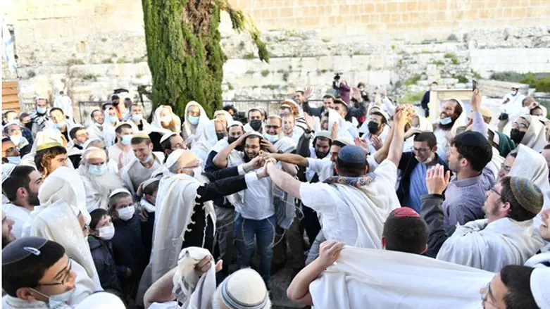 Celebrating with Rabbi Shmuel Eliyahu