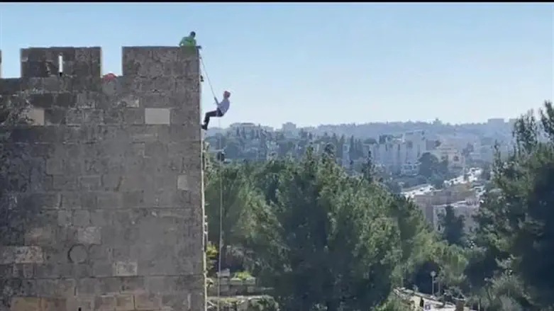 סנפלינג על החומות