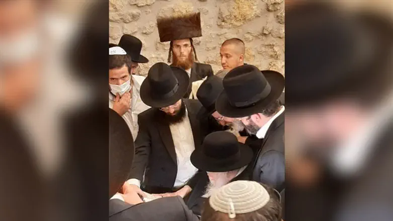 הרב קנייבסקי בכותל