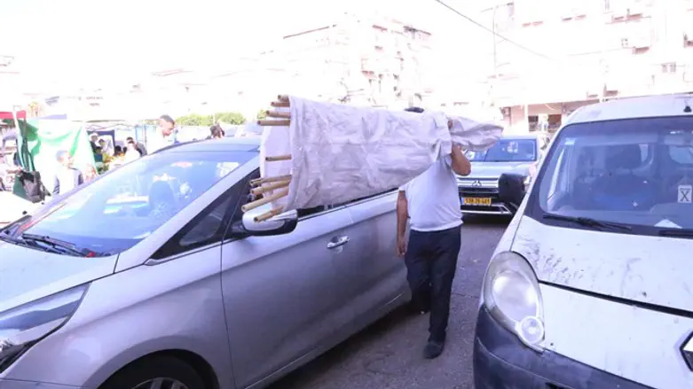 ערב חג סוכות בבני ברק