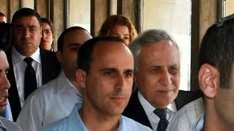 בדרכו אתמול לביהמ"ש. קצב