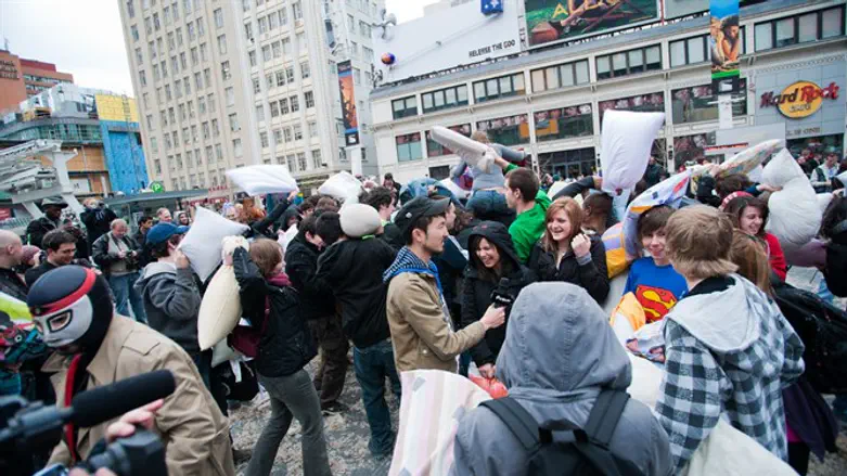 מלחמת כריות המונית