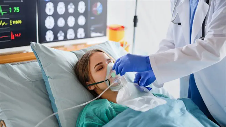 צעירה מאושפזת בבית חולים