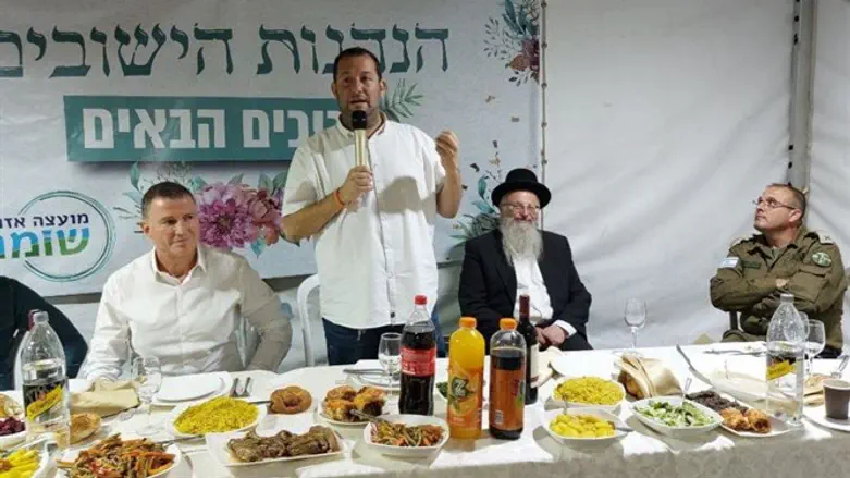 מימין: עטילה, הרב אליהו, דגן ואדלשטיין