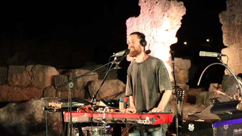 מופע אוזניות עם אלדד ציטרין בדיר סמען