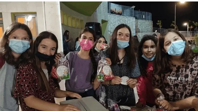 תלמידות אולפנת נריה מתנדבות