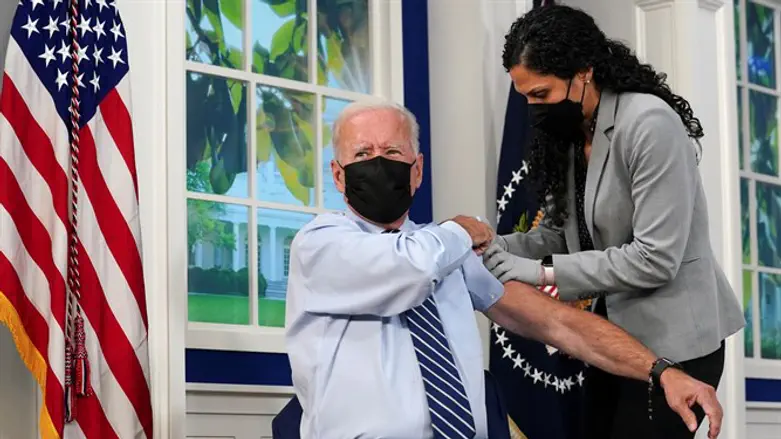 ביידן מתחסן בשידור חי