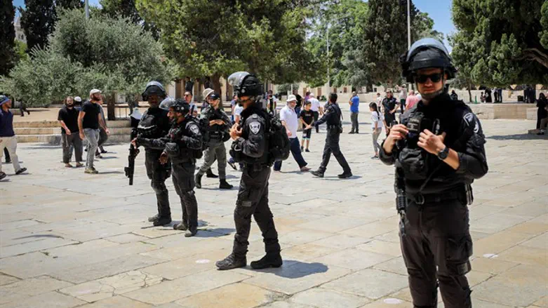 שוטרים מאבטחים יהודים בהר הבית
