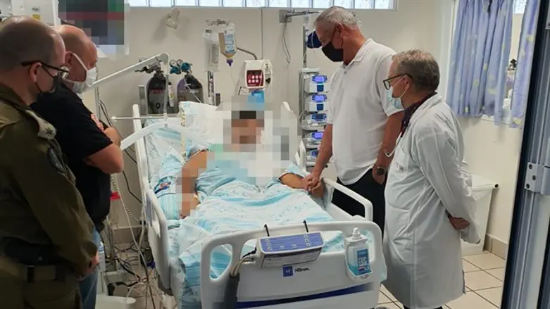 Defense Minister visits wounded soldier
