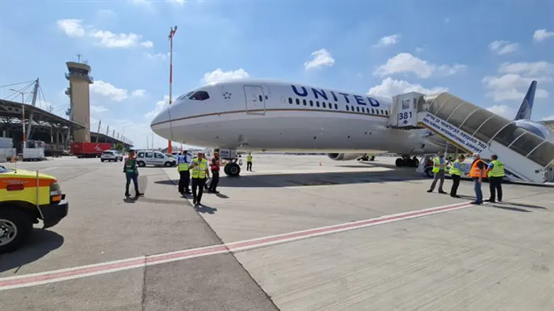 המטוס לאחר הנחיתה בנתב"ג