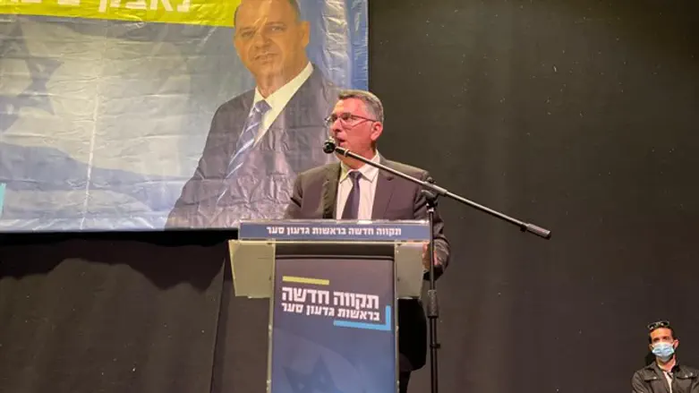 השר גדעון סער