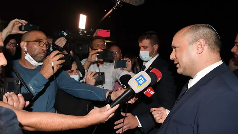 ראש הממשלה בנט בעלייתו למטוס, השבוע