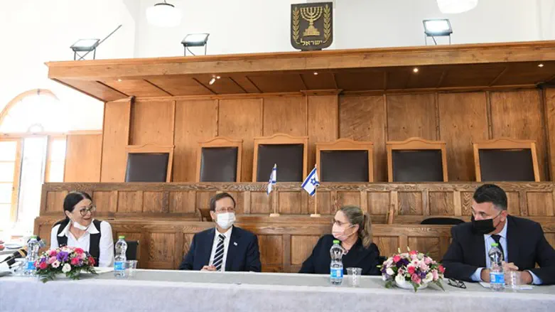 מימין: גדעון סער, מיכל הרצוג, יצחק הרצוג ואסתר חיות