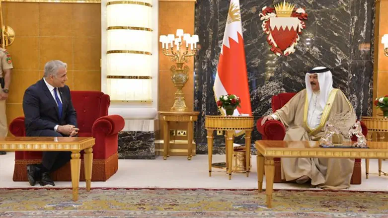 Lapid meets the King of Bahrain