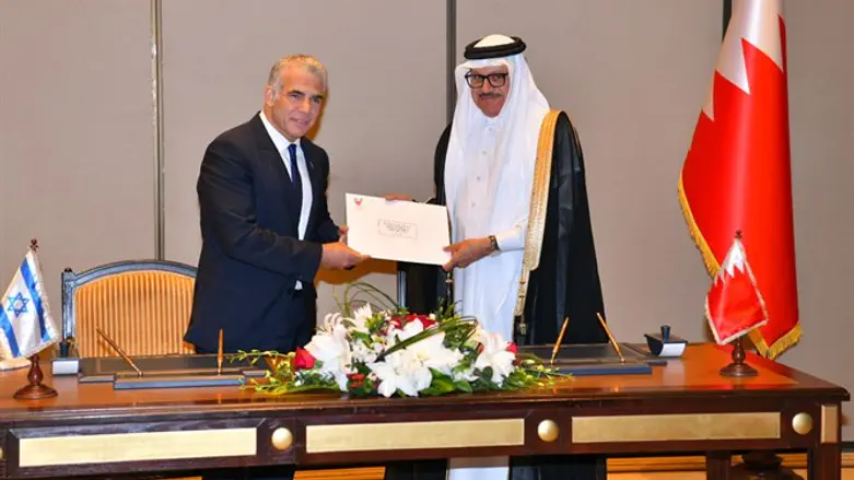 לפיד ומקבילו בבחריין