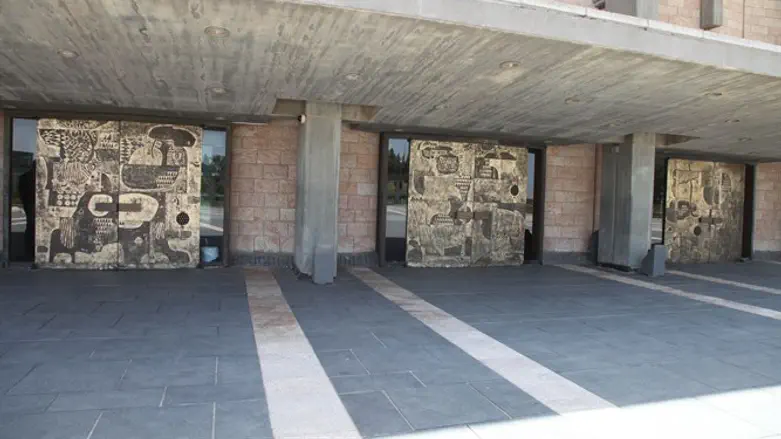 השערים לאחר שיקומם