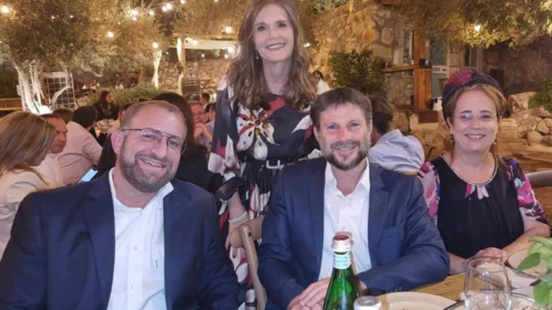 חחברי 'הציונות הדתית' בחתונה של הבן של ח"כ מיכל וולדיגר