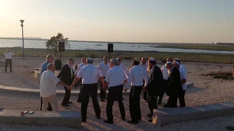 הרבנים בריקוד לפני שבת