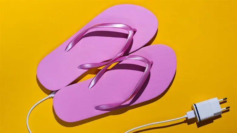 אפשר גם להטעין את הכפכפים?