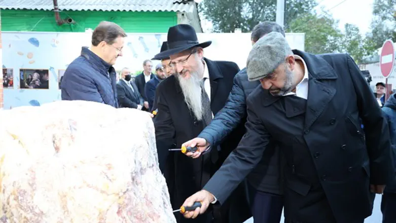 הנחת אבן הפינה