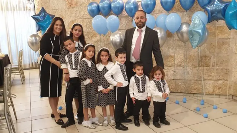 תהילה שונים ומשפחתה