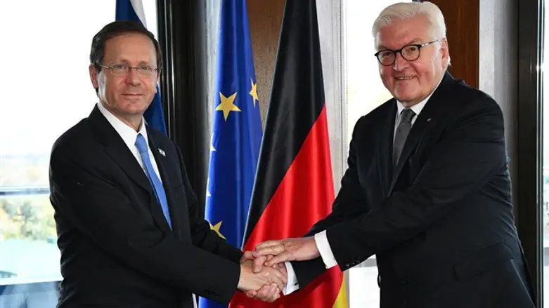 Исаак Герцлг,и Франк-Вальтер Штайнмайер