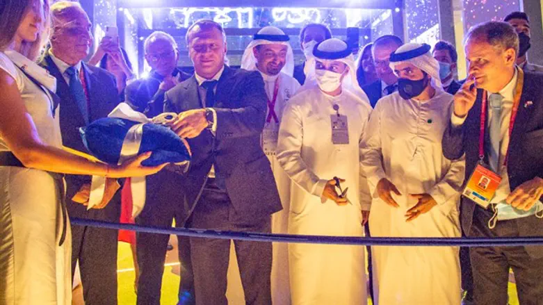 השר יואל רזבוזוב חונך את הביתן הישראלי בדובאי