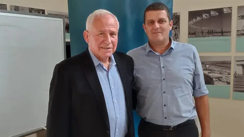 דיכטר עם עמית הלוי מייסד המכללה למדינאות