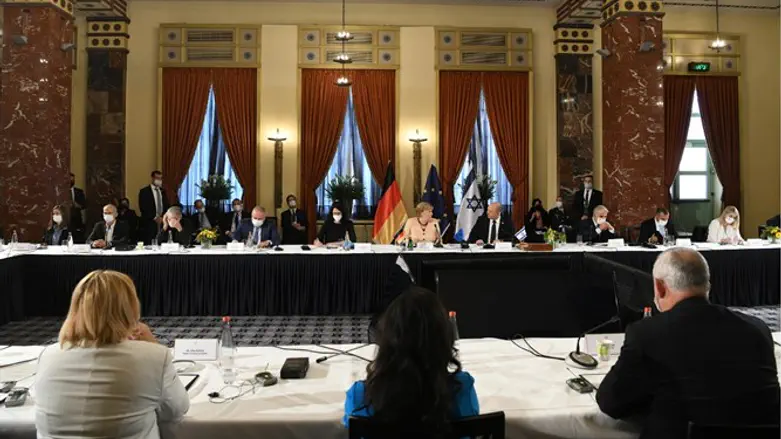 ישיבת ממשלה בהשתתפות מרקל