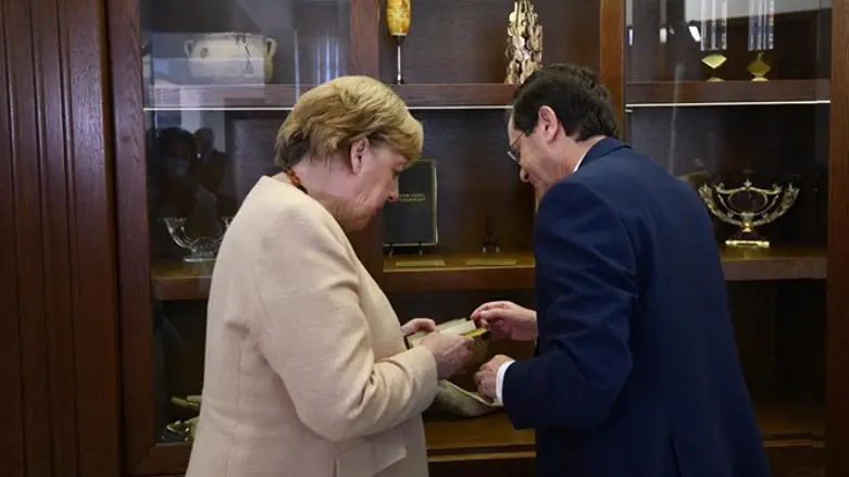 הרצוג ומרקל