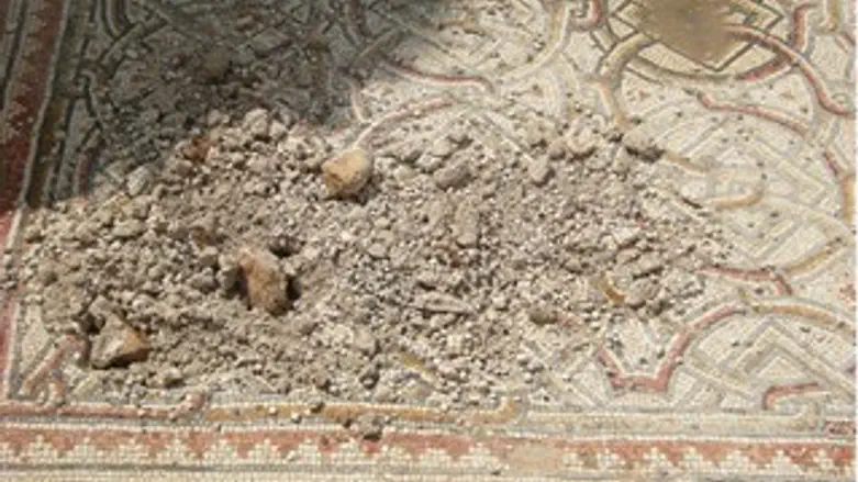 הפסיפס שהושחת