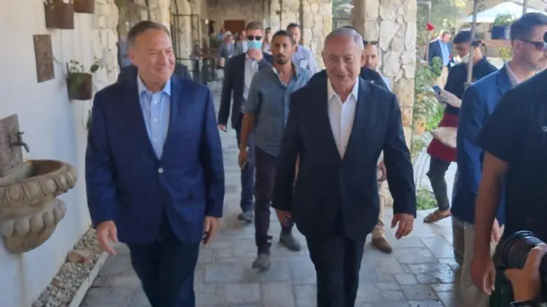 Нетаньяху и Помпео на винодельне Псагот