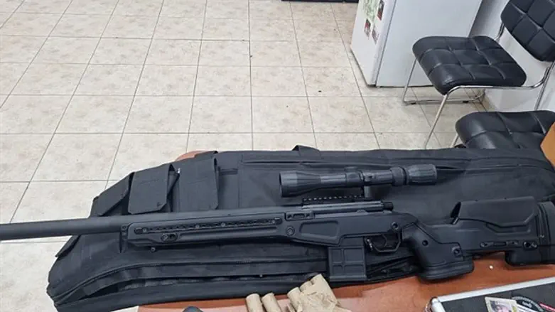 נשק איירסופט שנתפס בידי המשטרה במרדף