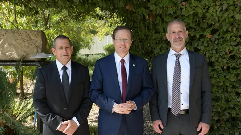 רונן בר, יצחק הרצוג ונדב ארגמן