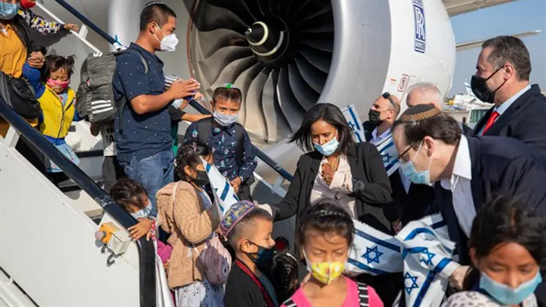 בני המנשה נוחתים בישראל