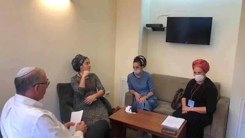 נציגות פורום נשות האברכים בפגישה עם יו"ר סיעת ימינה, ח"כ אורבך