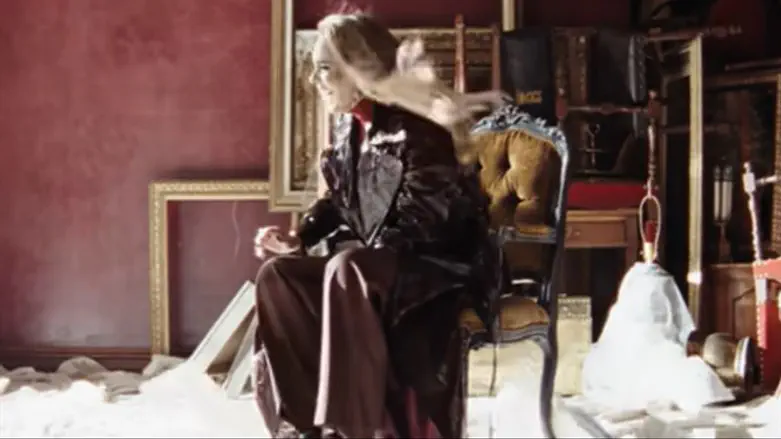 אדל, מתוך הקליפ