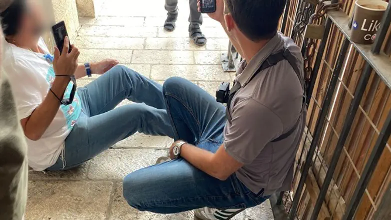 Blocking or not blocking access?