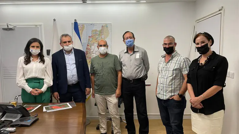 נציגי מבוא חורון עם זאב אלקין ואיילת שקד