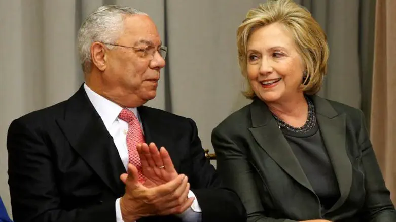 קלינטון עם קולין פאוול (משמאל)