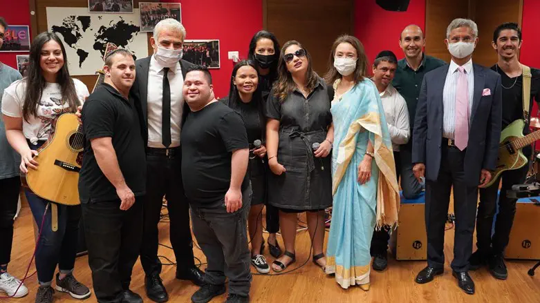 חברי המשלחת במרכז שלווה