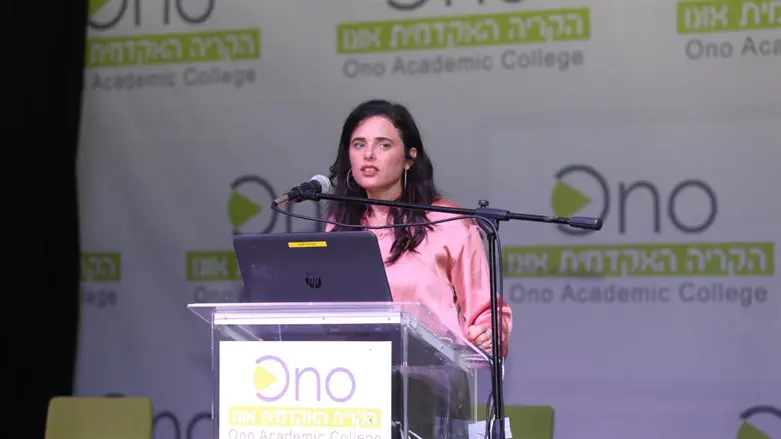 השרה איילת שקד באירוע לזכר עו"ד וינרוט