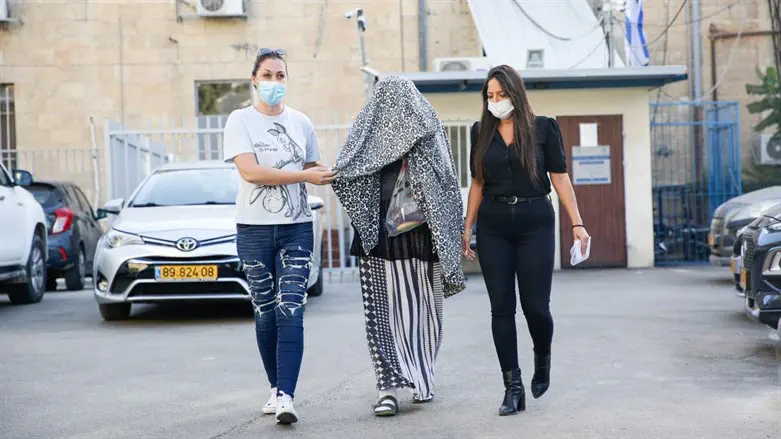 אחת החשודות מובאות להארכת מעצר