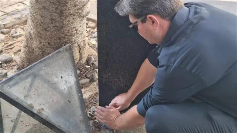 אקוניס בהדלקת הנר