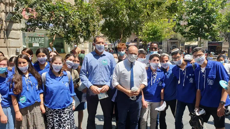 בנט וכהנא בירושלים עם תנועות הנוער. ארכיון