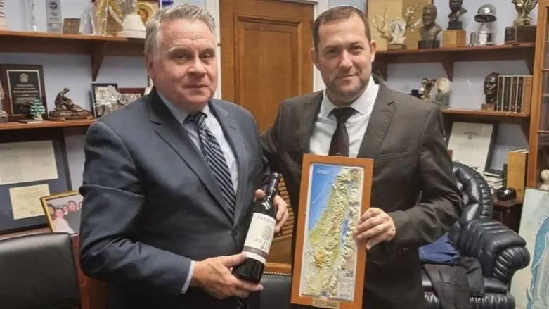 יוסי דגן וכריס סמית