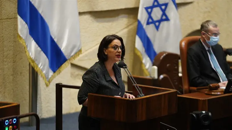 דלית דיסטל אטבריאן