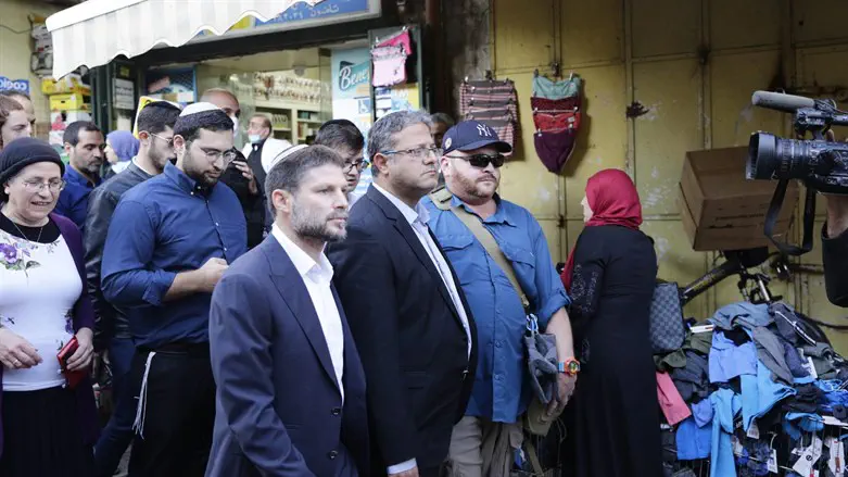 חברי סיעת הציונות הדתית בסיור ברובע המוסלמי